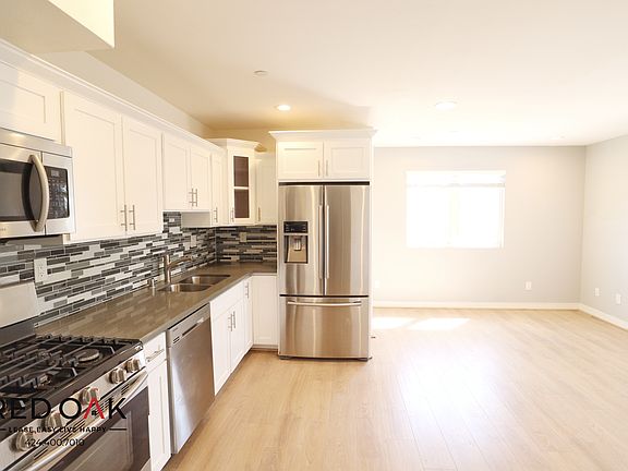 2nd image of 4529 Lexington #4529