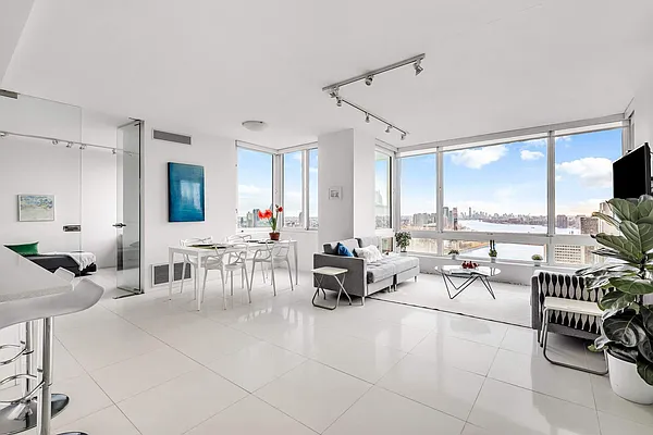 Sold by Sotheby's International Realty | media 31