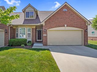 1045 Paddock Dr, South Lyon, MI 48178