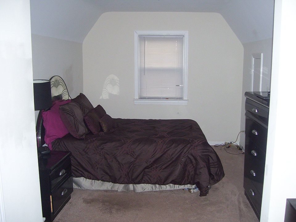 2nd image of 2112 Miramar Blvd