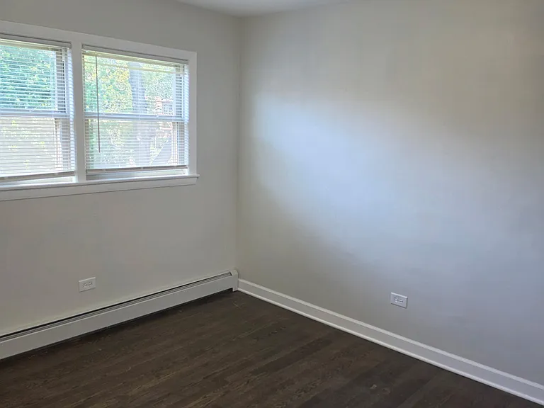 7810 S Escanaba Ave #2B — Photo 15