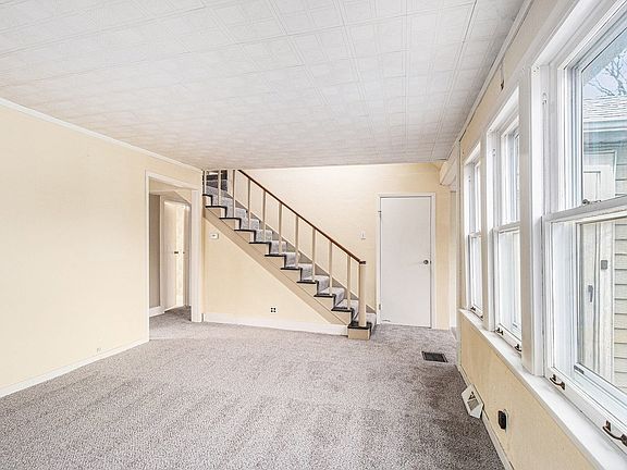3rd image of 180 Henderson St