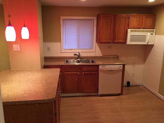 2nd image of 776 Fuller St #1