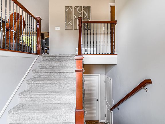 2nd image of 412 Sabrina Cir
