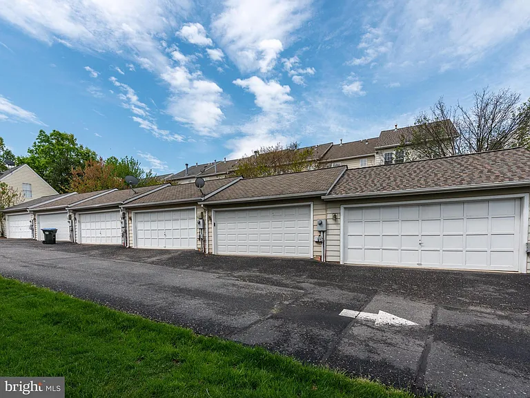 20362 Hartwell St — Photo 35