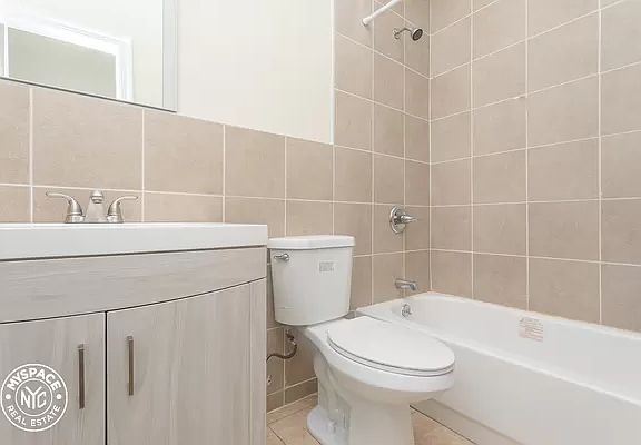 5th image of 477 Bainbridge St #3B