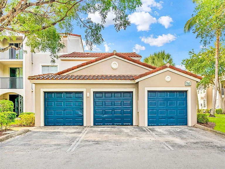 Miramar Lakes — Photo 22