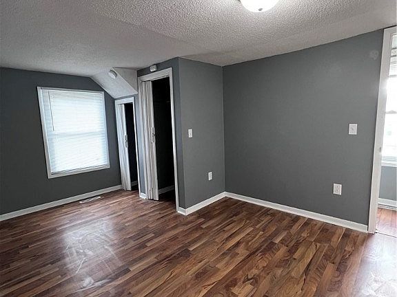 3rd image of 714 W Jefferson St