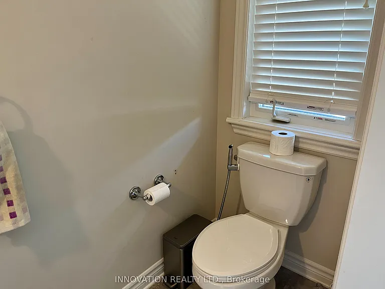222 Dolce Cres — Photo 4