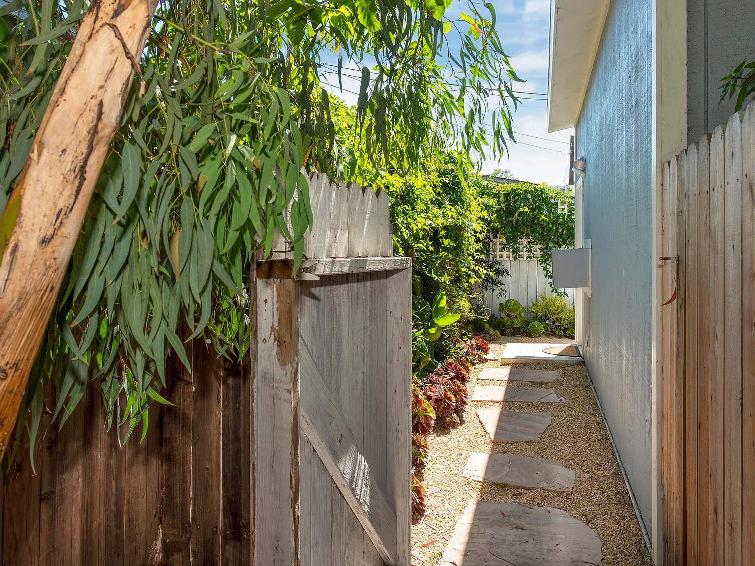 Studio, 1.0 bath, 550 sqft, $3,200 — Photo 2