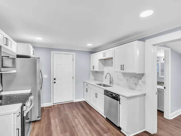 307 B St — Photo 11