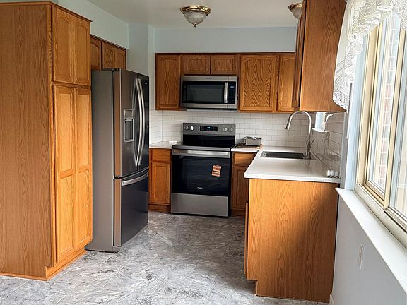 5th image of 23641 Haig St