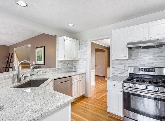 5th image of 9628 Wilshire Dr