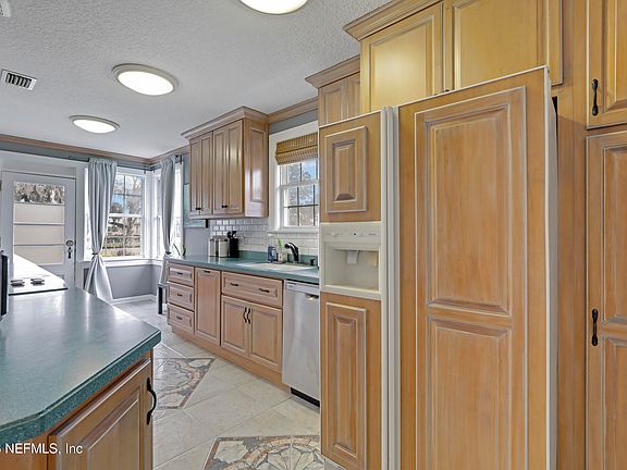4th image of 124 TROUT RIVER Drive
