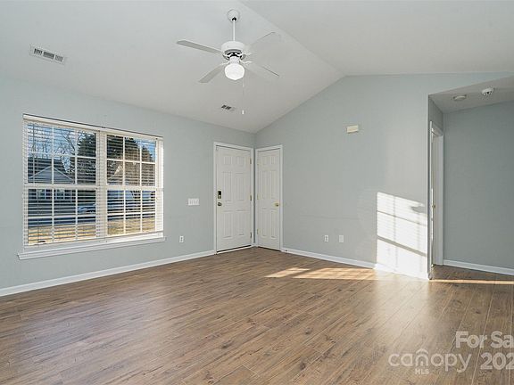 4th image of 1630 Hardy Dr