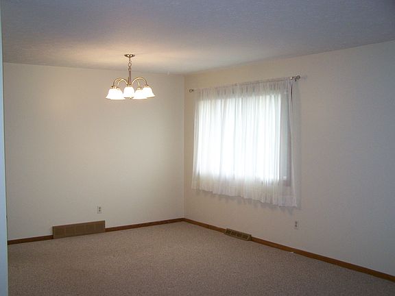 5th image of 5205 Thoreau Dr