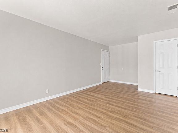 4th image of 4941 River Glen Dr Unit 10