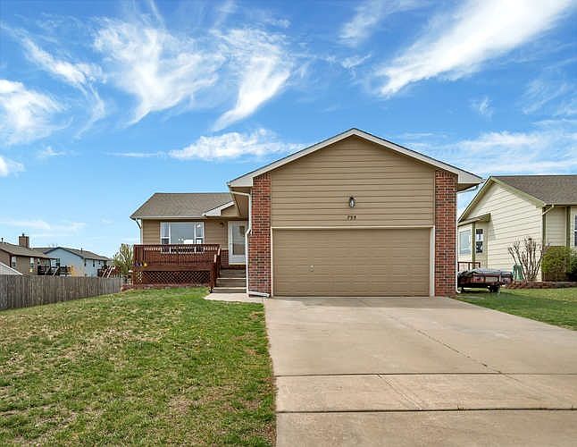 1st image of 755 Laramie Cir