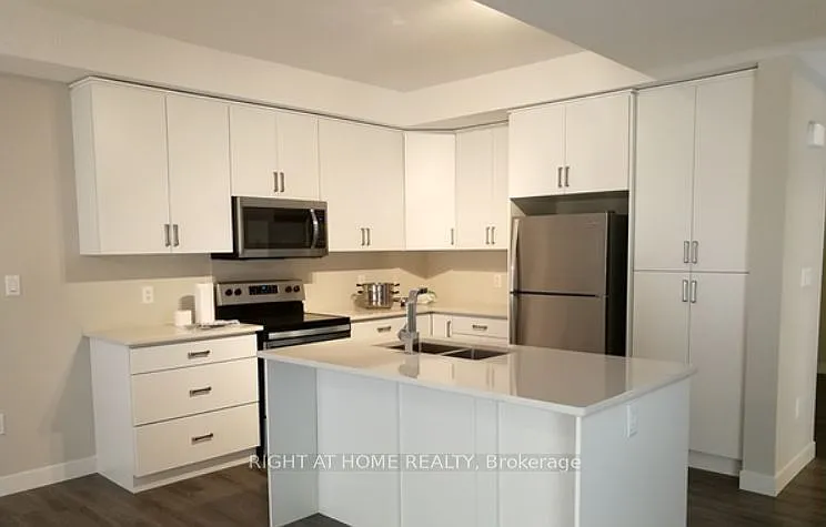 924 Georgetown Dr — Photo 2