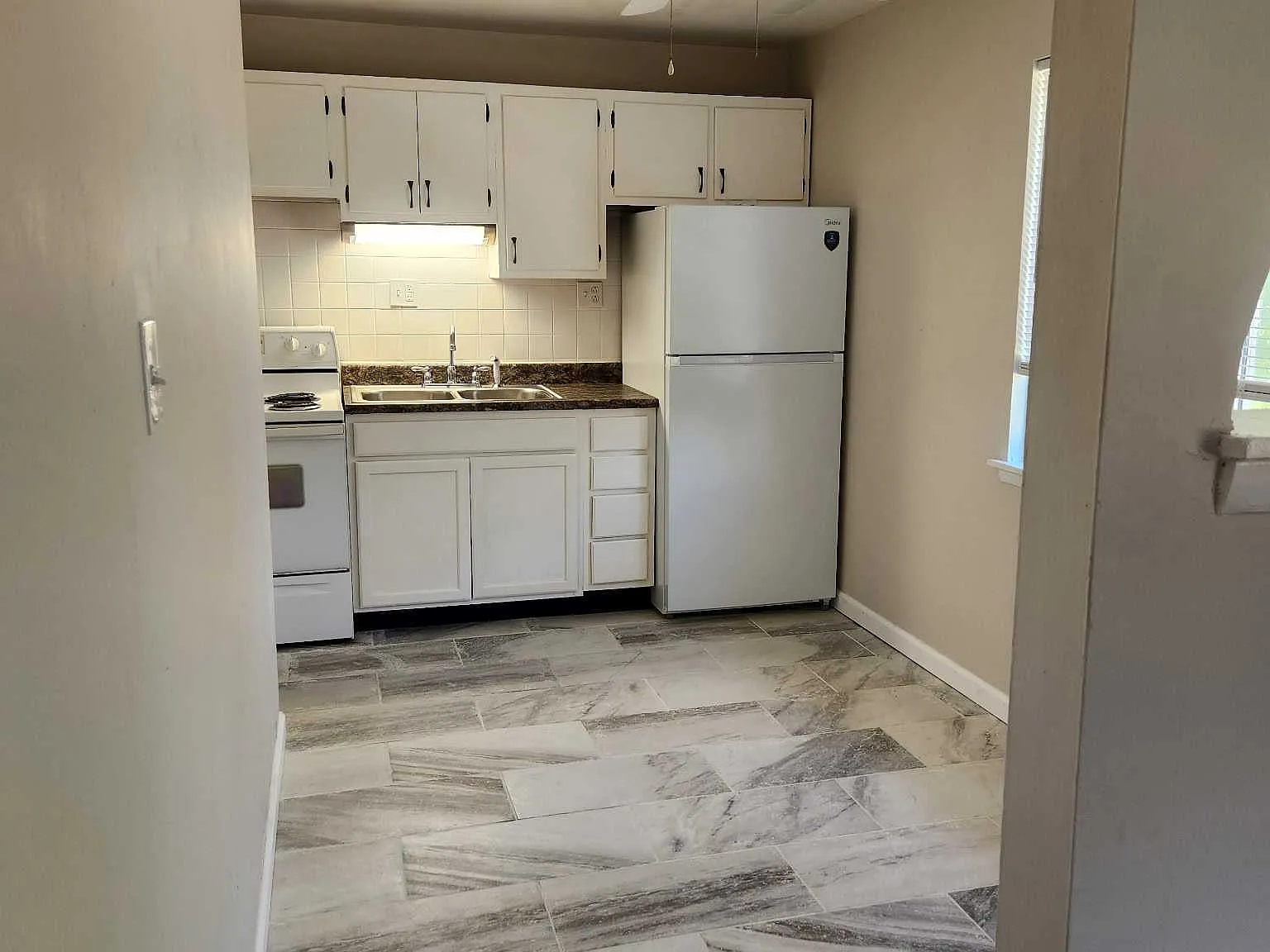 3 bed, $850 — Photo 3