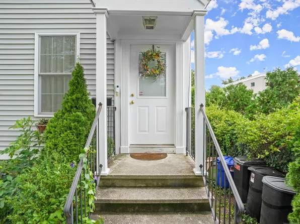 1304 Stratfield Road, Fairfield, CT 06825