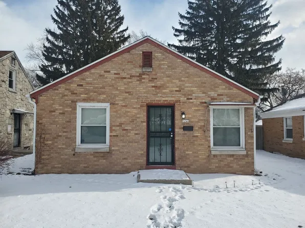 5246 N 27th St, Milwaukee, WI 53209