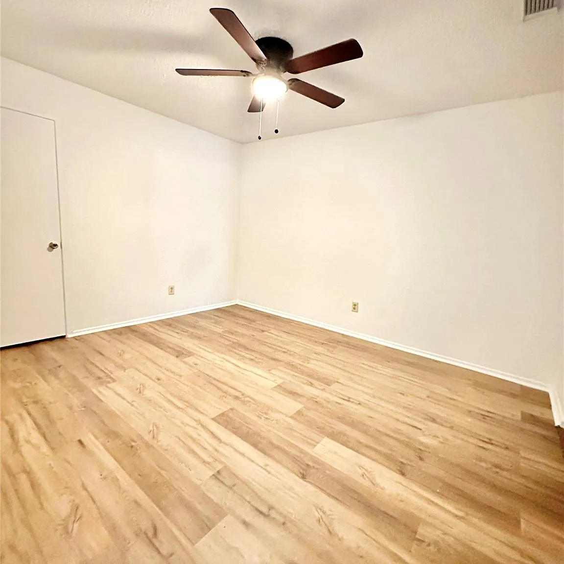 2 bed, 911 sqft, $1,450 — Photo 2