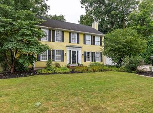 9829 Woodstream Dr, Fort Wayne, IN 46804