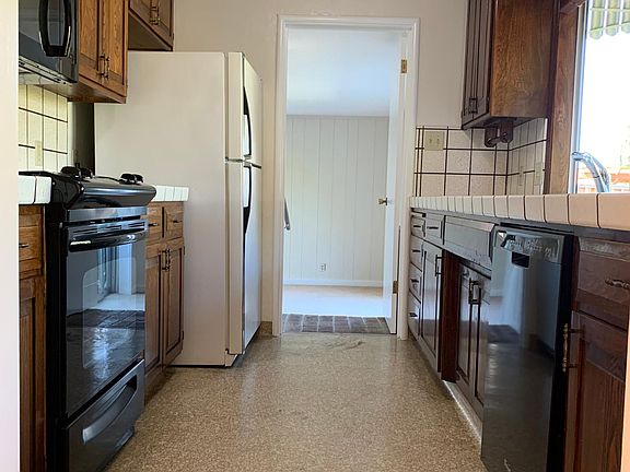 5th image of 1326 Pauline Dr