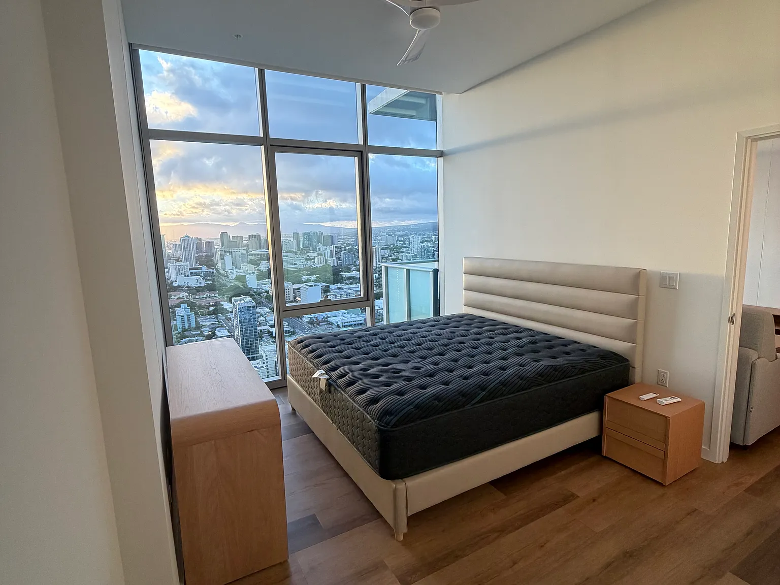 2 bed, 914 sqft, $4,600 — Photo 4