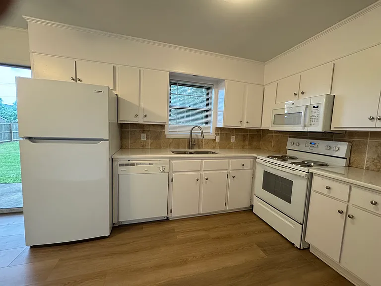 316 Brookpark Dr — Photo 5