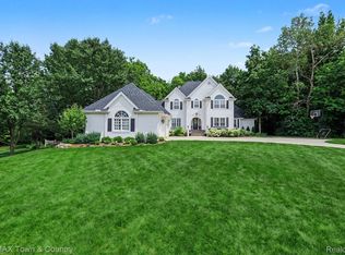 3246 Fieldstone Dr, Flushing, MI 48433