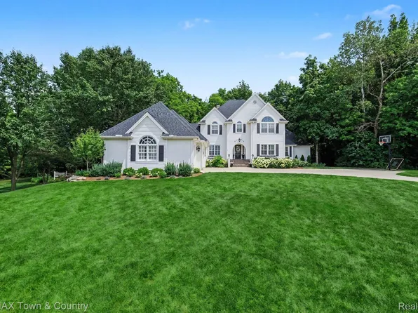 3246 Fieldstone Dr, Flushing, MI 48433