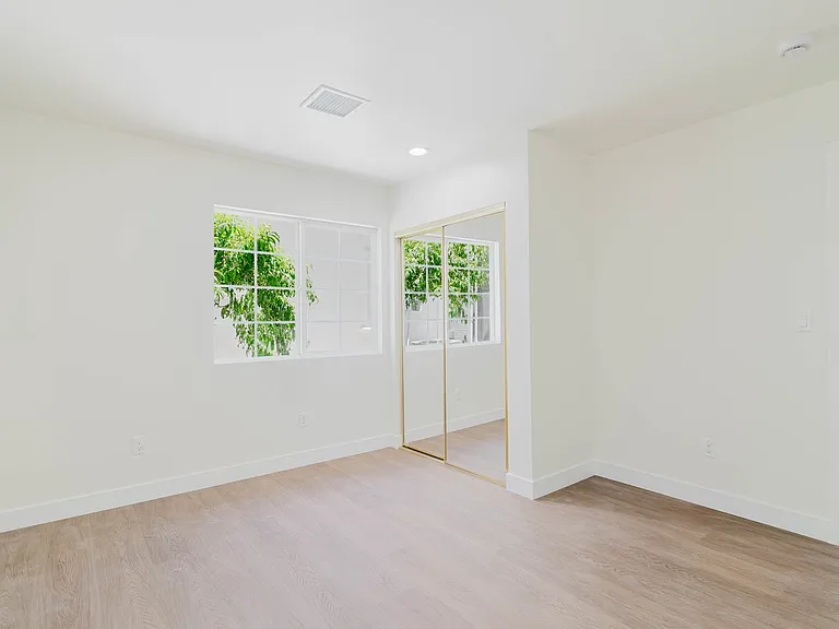 17908 Califa St — Photo 45