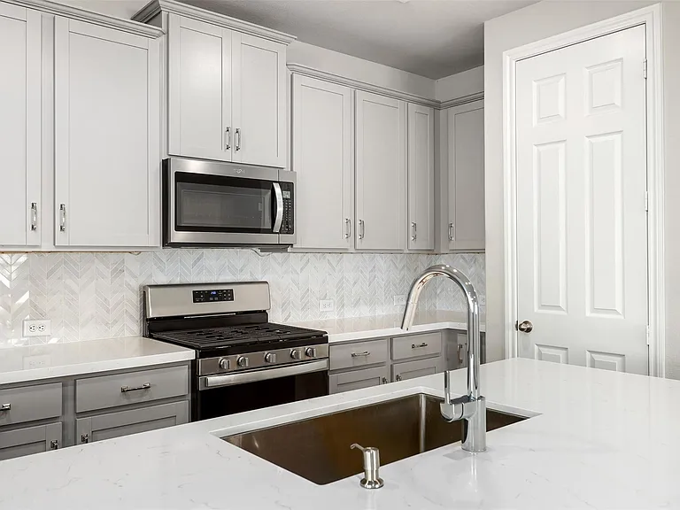 2116 Sweet Bay Dr — Photo 12