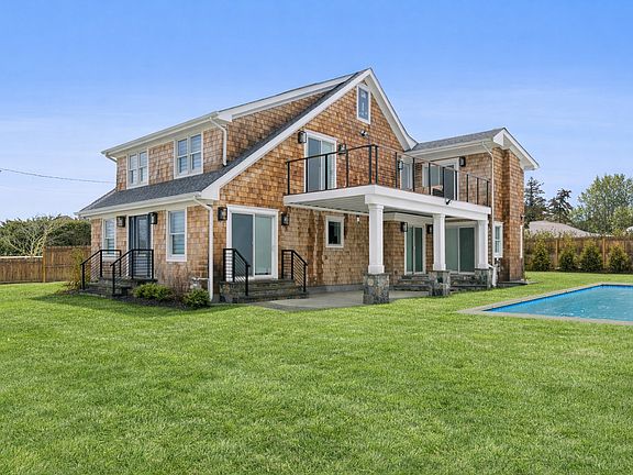 3rd image of 10 Sagamore Rd