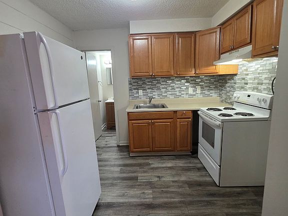 4th image of 100 Brookside Dr APT 4A