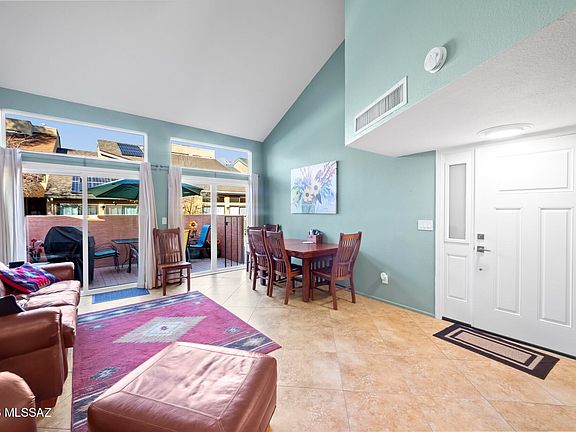 3rd image of 3105 E Circulo Del Tenis