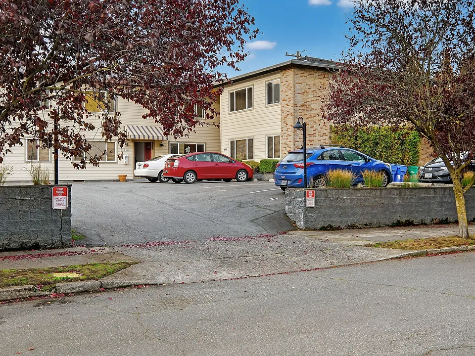 8950 N Kellogg St #15