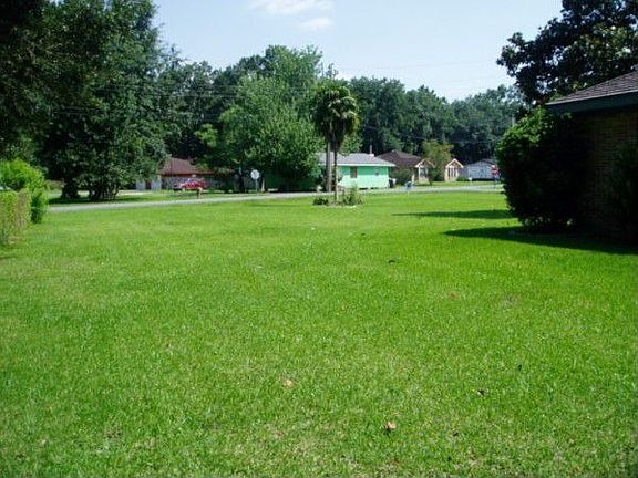 Oversized corner lot