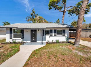 921 7th St NW, Largo, FL 33770