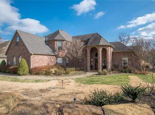 2438 N Candlewood Dr, Fayetteville, AR 72703