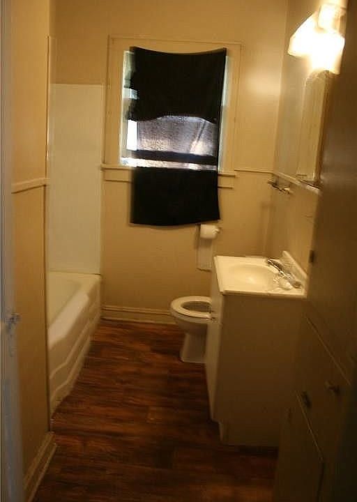 1st image of 2932 Lillian St