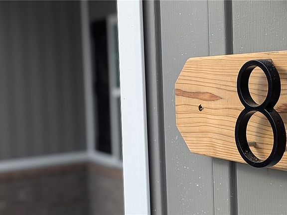 4th image of 8 Whithorn Ln