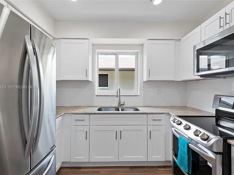 1715 Jefferson St — Photo 17