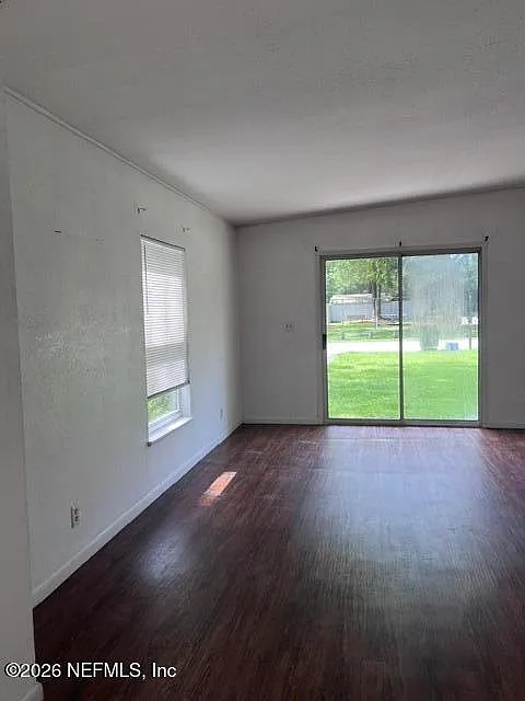 2 bed, 1.0 bath, 1300 sqft, $1,100 — Photo 3