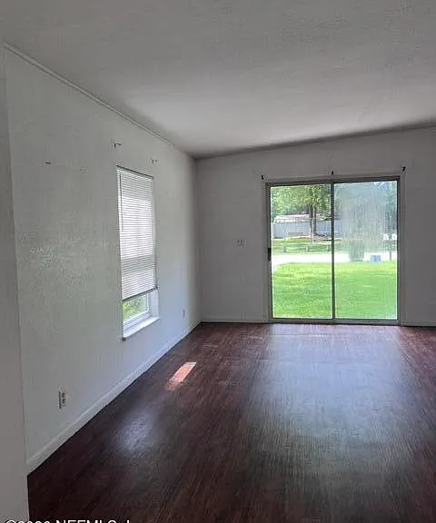 991 Southern Villas Dr — Photo 3