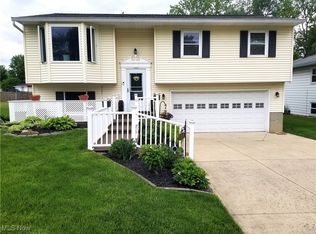 109 Meadowfield Ct, Elyria, OH 44035