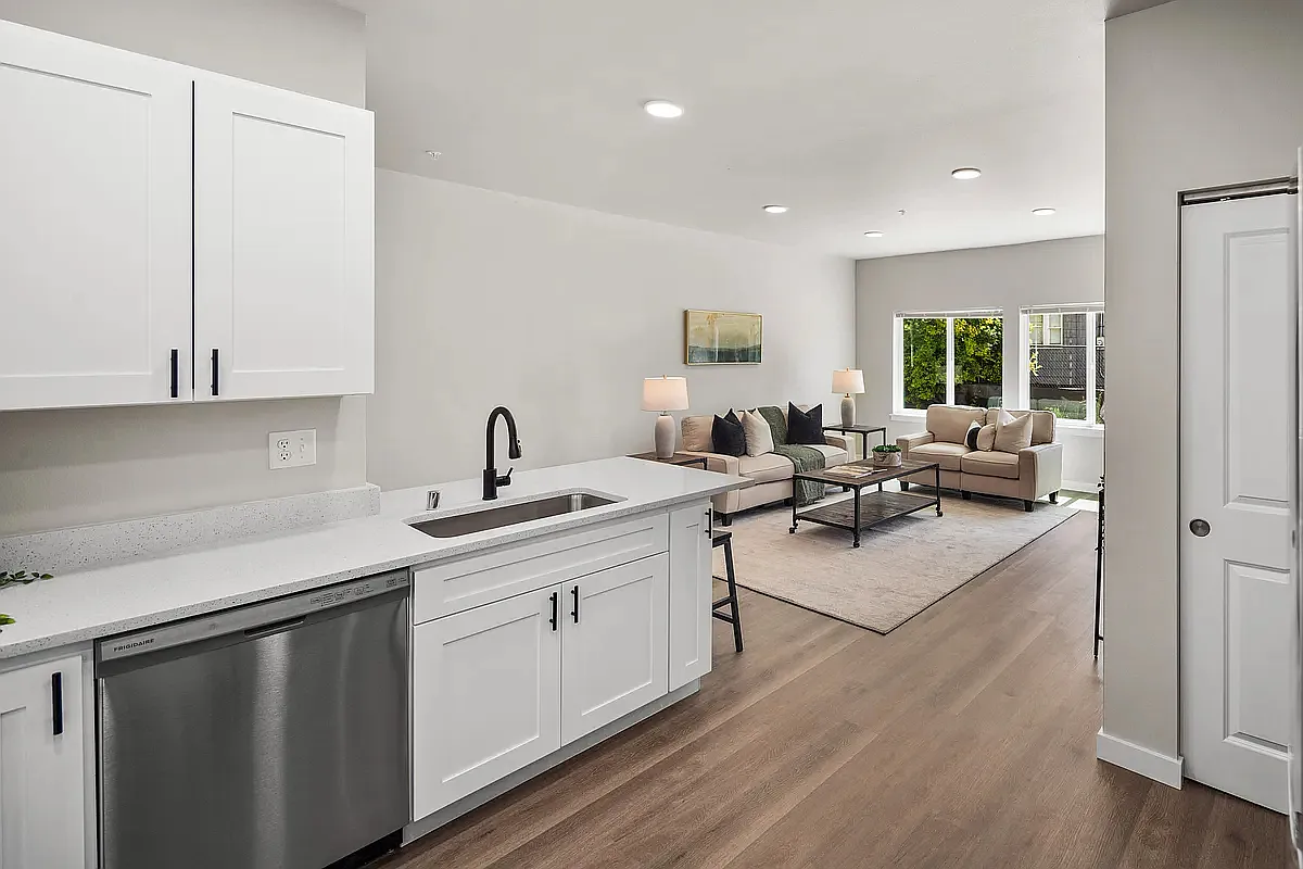 2 bed, 1100 sqft, $2,150 — Photo 1
