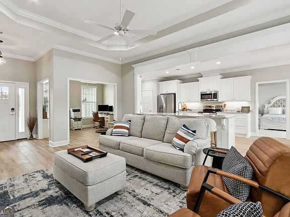 5th image of 204 Verano St